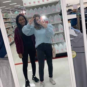 Meet your Poshers, Makiya and Madison!